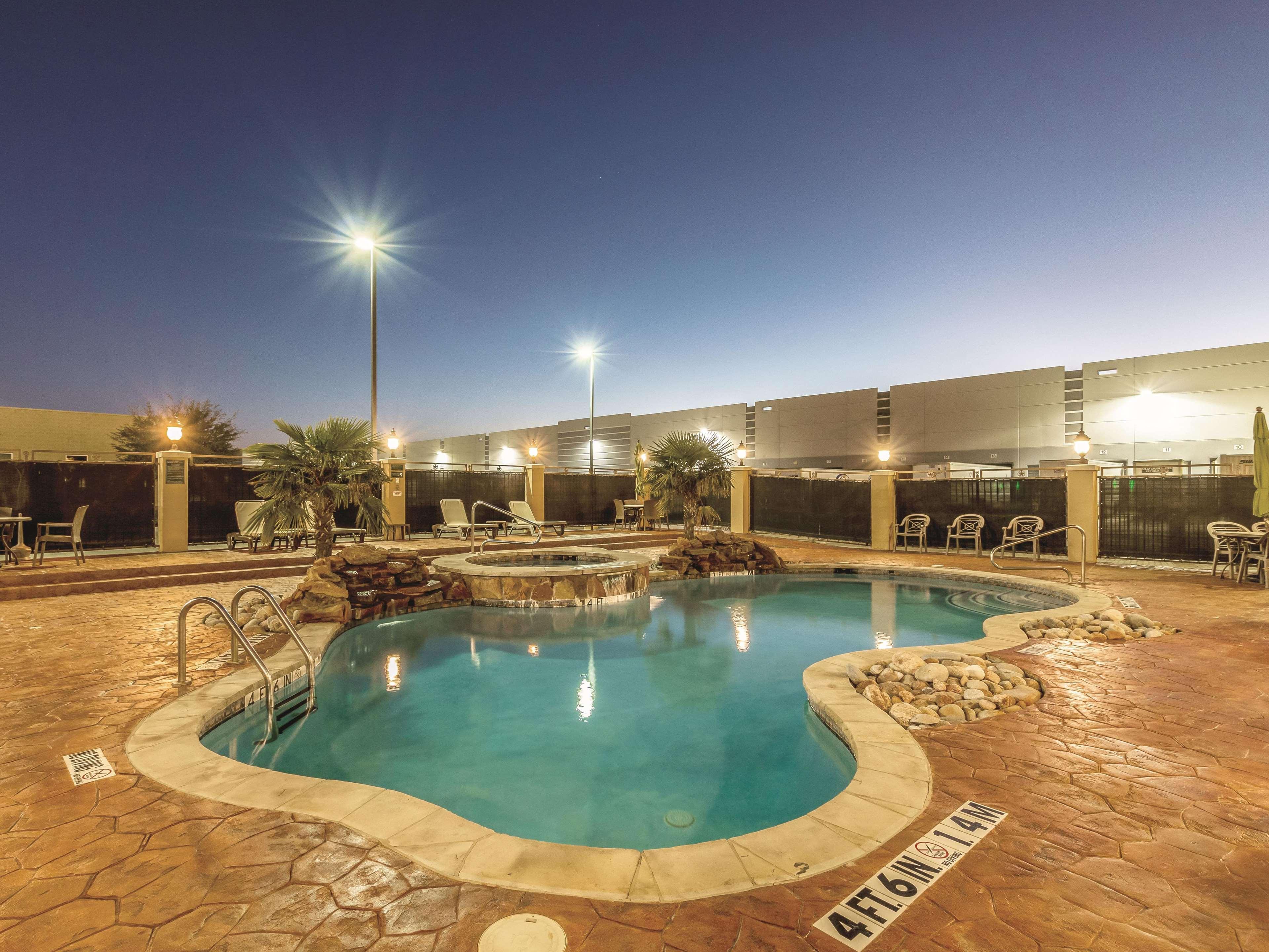 Hotel La Quinta By Wyndham Dallas Grand Prairie South Exterior foto